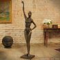 Bronzeskulptur "Catherine posiert im Stehen" Aktfigur