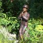 Bronzeskulptur Flötenspieler Franz im Garten 