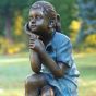 Bronzeskulptur Junges Mädchen im Garten