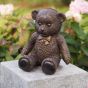 Bronzeskulptur Teddybär mit brauner Patina