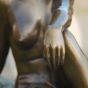 Bronzeskulptur Sitzender Frauenakt auf einem Stein