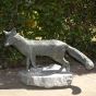 Bronzeskulptur Fuchs lebensgroß auf einem Granitsockel