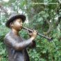 Bronzeskulptur Flötenspieler Junge