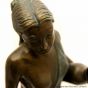 Bronzefigur "Frau Kassandra mit 2 Krügen" als Wasserspeier von Rottenecker