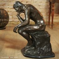 Bronzeskulptur "Der Denker von Auguste Rodin" auf Marmor