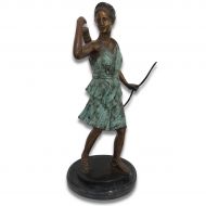 Frontansicht der Bronzefigur Diana