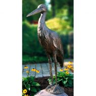 Ansicht der Bronzefigur "Storch (Aufrecht)" im Garten
