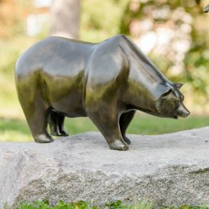 Rottenecker Bronzeskulptur "Bär - Börse" gross mit einer braunen Patina