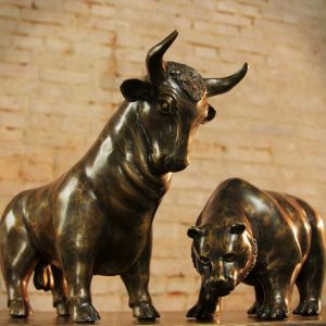 Börse Bulle und Bär als Bronzefigur