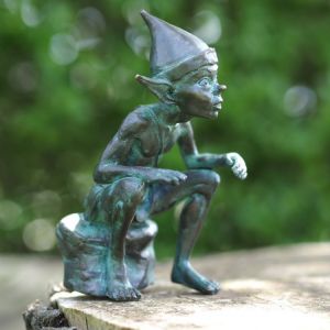 Bronzeskulptur "Überraschter Gnom"