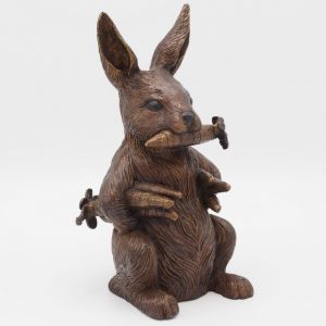 Bronzeskulptur "Kaninchen mit Möhren"