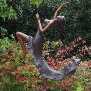 Bronzefigur "Sitzende Alina"