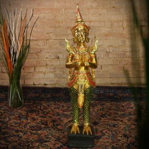Holzbuddha als Tempelwächter
