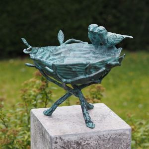 Bronzeskulptur "Vogelpaar am Nest" als Vogelbad