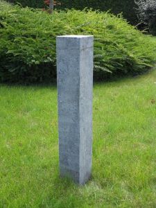 Granit-Säule - Sockel - mit glatter Oberfläche, 90x15x15
