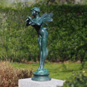 Bronzefigur "Stehende Fee mit Flöte"