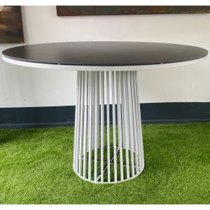 Solpuri Grid Dining Tisch Ø 110cm, Höhe 75cm - Ausstellungsstück