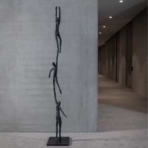Bronzeskulptur "To Grab" von Ann Vrielinck